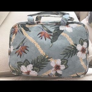 Travel hanging organizer